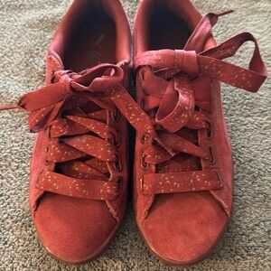 Suede burgundy size 7 puma sneakers